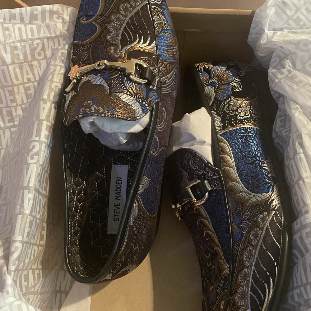 NEVER WORN — BRAND NEW Men’s paisley loafers